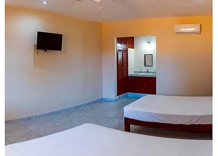 Oyo La Playa Hotel Zihuatanejo
