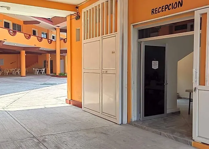 Oyo La Playa Hotel