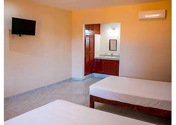 Hotel Oyo La Playa 2*