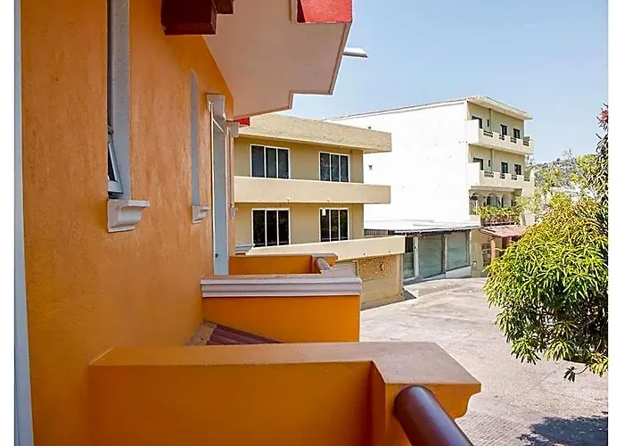 Hotel Oyo La Playa Zihuatanejo