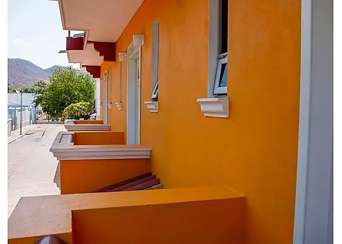Hotel Oyo La Playa Zihuatanejo