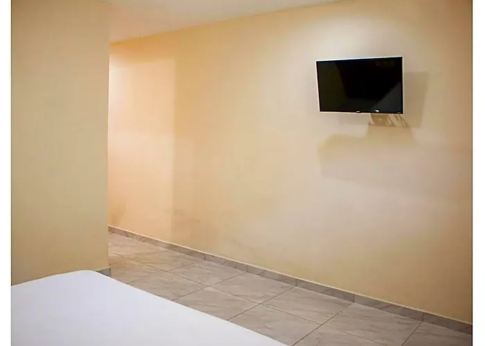 Oyo La Playa Hotel